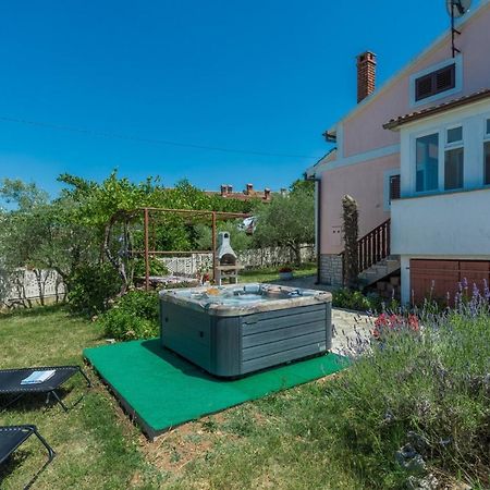 Ferienhaus Zora With Whirlpool Sveti Lovrec Pazenaticki Exterior foto