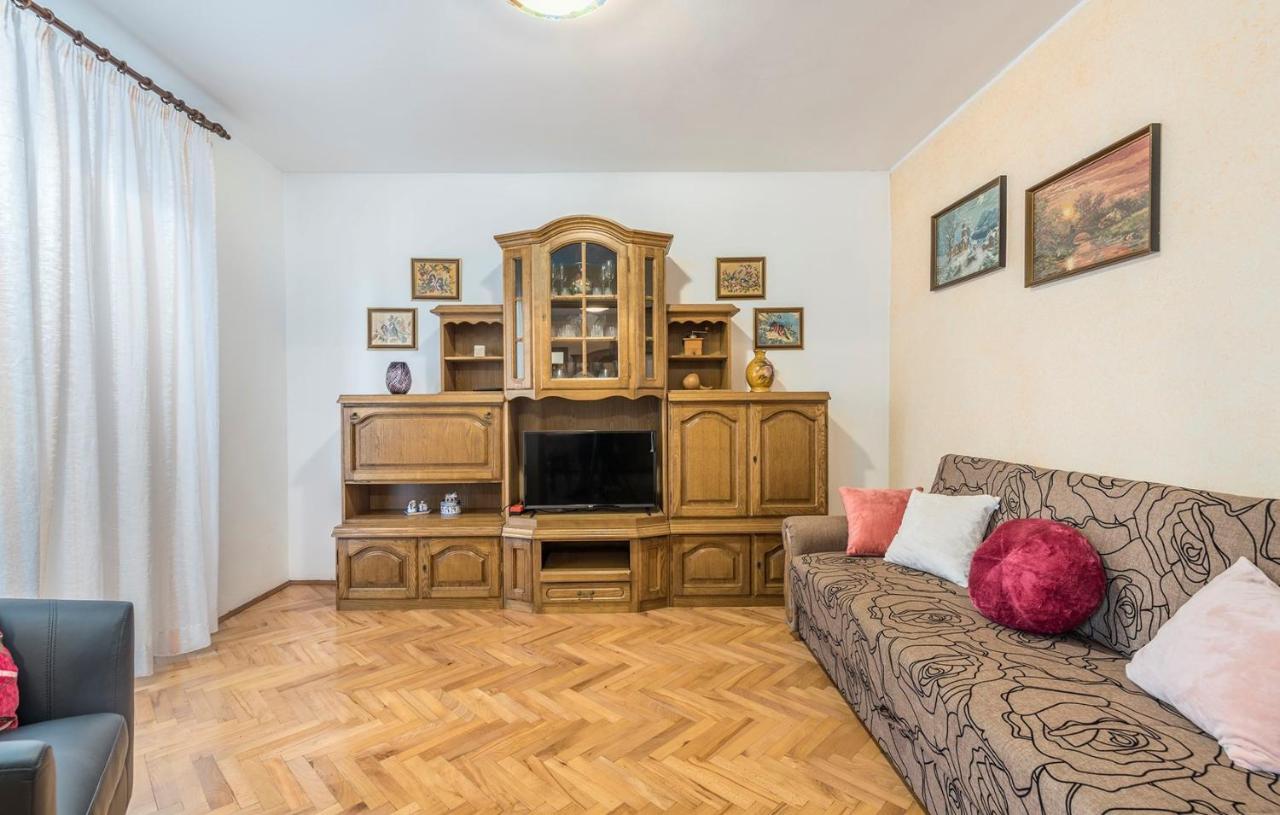 Ferienhaus Zora With Whirlpool Sveti Lovrec Pazenaticki Exterior foto