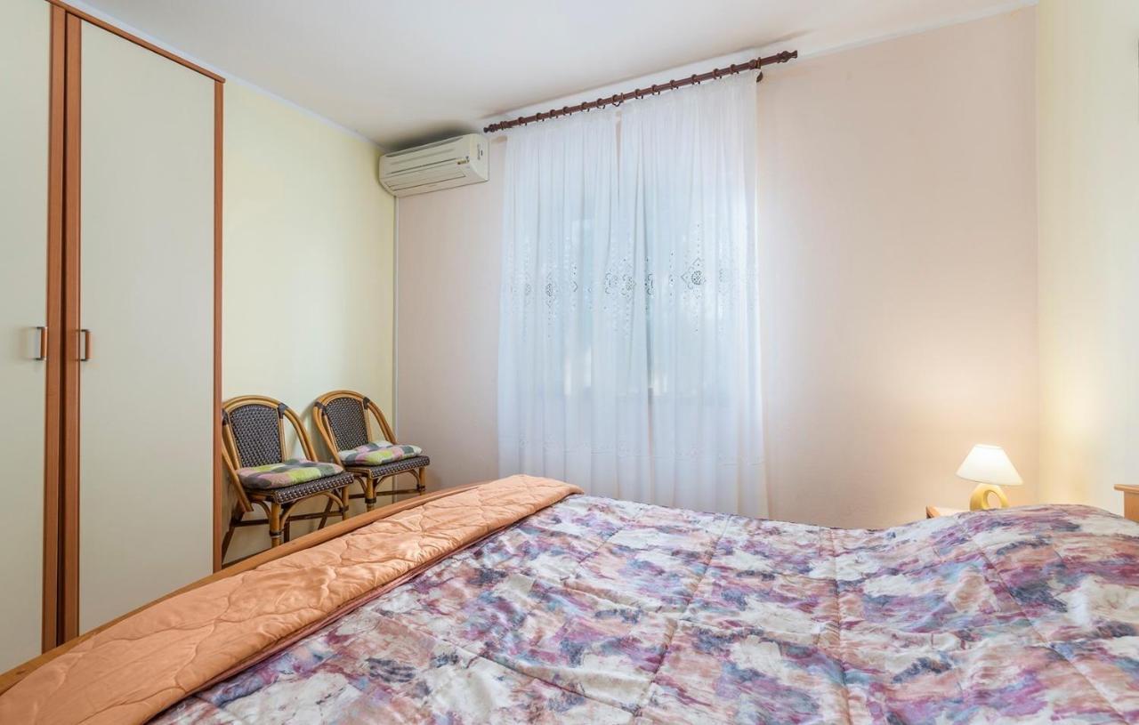 Ferienhaus Zora With Whirlpool Sveti Lovrec Pazenaticki Exterior foto