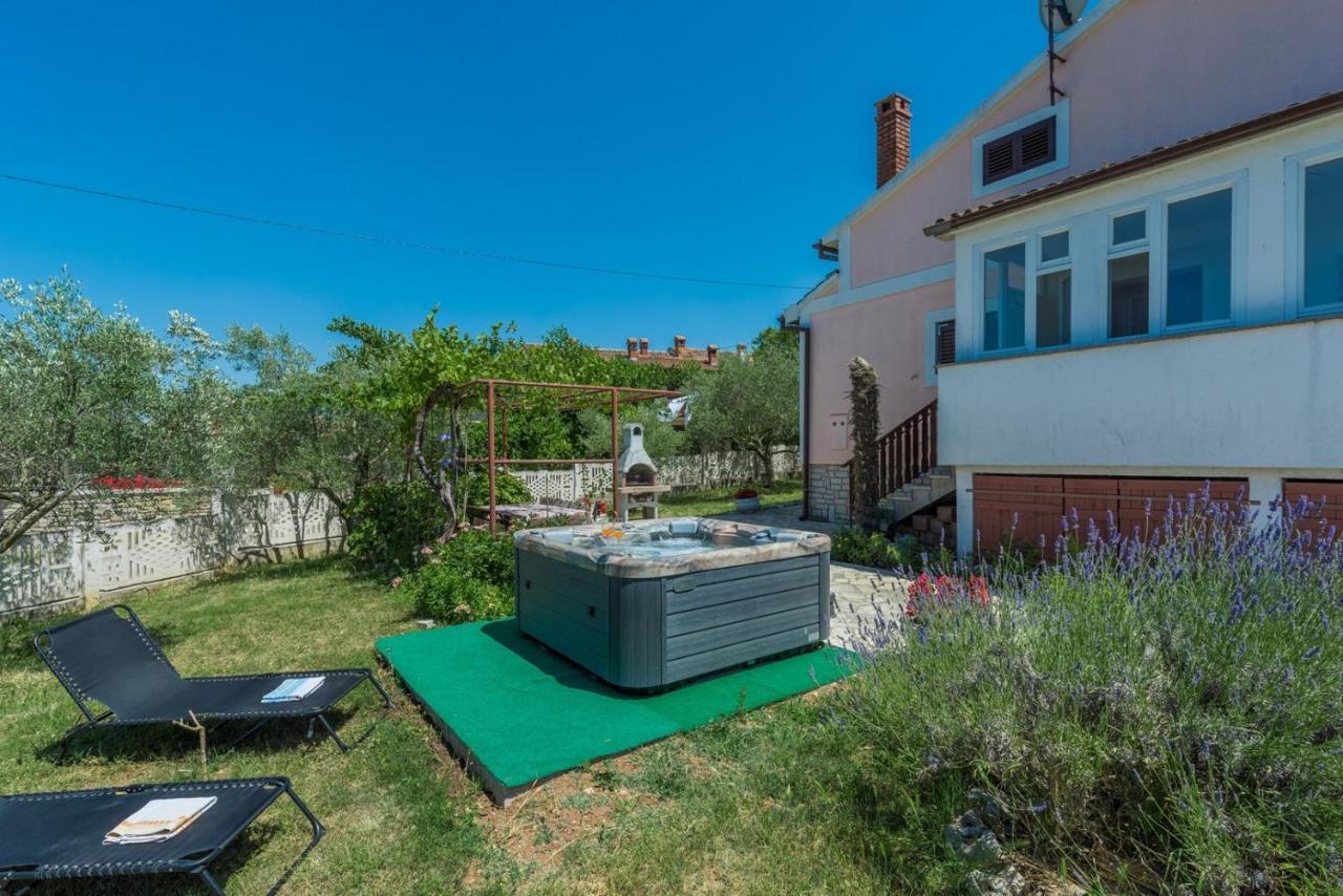 Ferienhaus Zora With Whirlpool Sveti Lovrec Pazenaticki Exterior foto