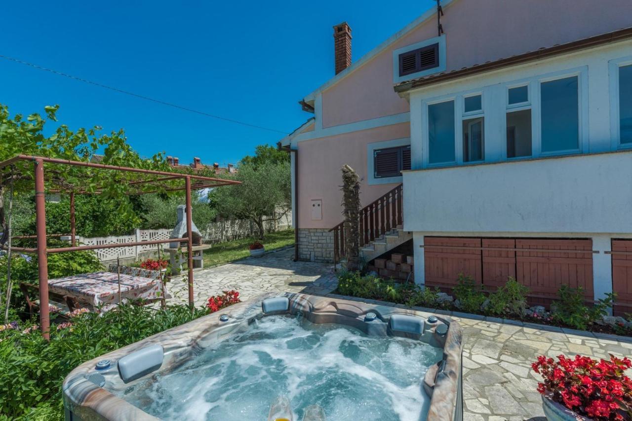 Ferienhaus Zora With Whirlpool Sveti Lovrec Pazenaticki Exterior foto