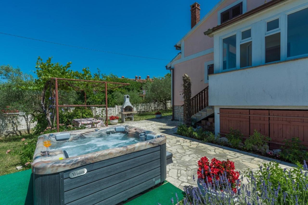 Ferienhaus Zora With Whirlpool Sveti Lovrec Pazenaticki Exterior foto